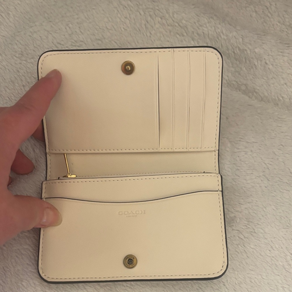 Coach Small Pebbled Leather Wallet in Chalk with Gold C Hardware - Picture 2 of 7